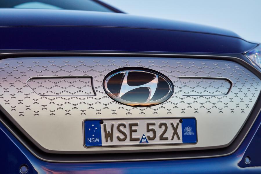 Логотип Hyundai IONIQ electric (AE) 2019 года  (AU) (фото 18 из 35)